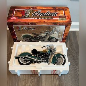 Guiloy 16226 Indian Chief 348 Motorcycle 1/6 Scale Cast Metal Model New in Box
